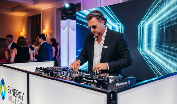 a DJ from VancouverDiscJockeys