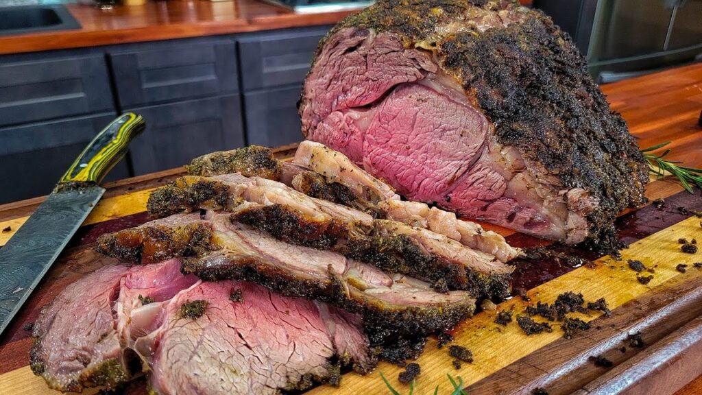 Herb crusted prime rib with @mrmakeithappen