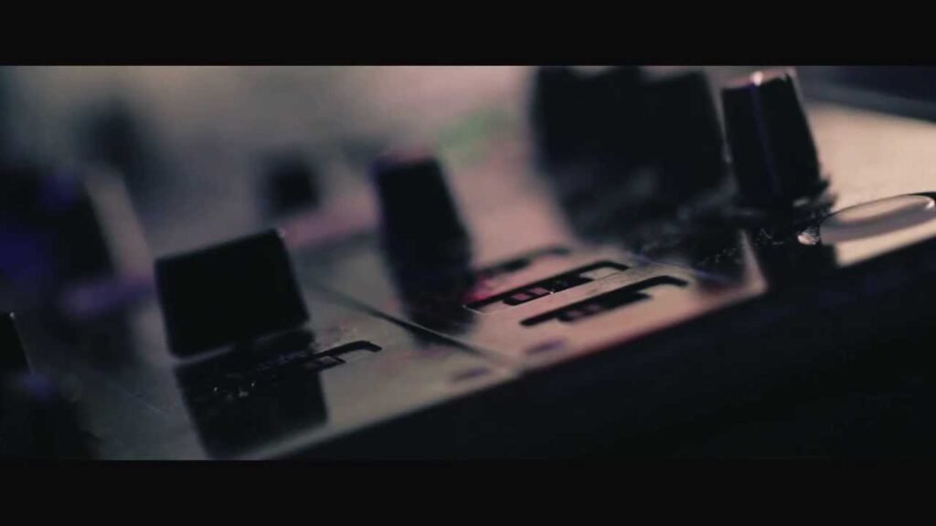 Learn to dj school of remix