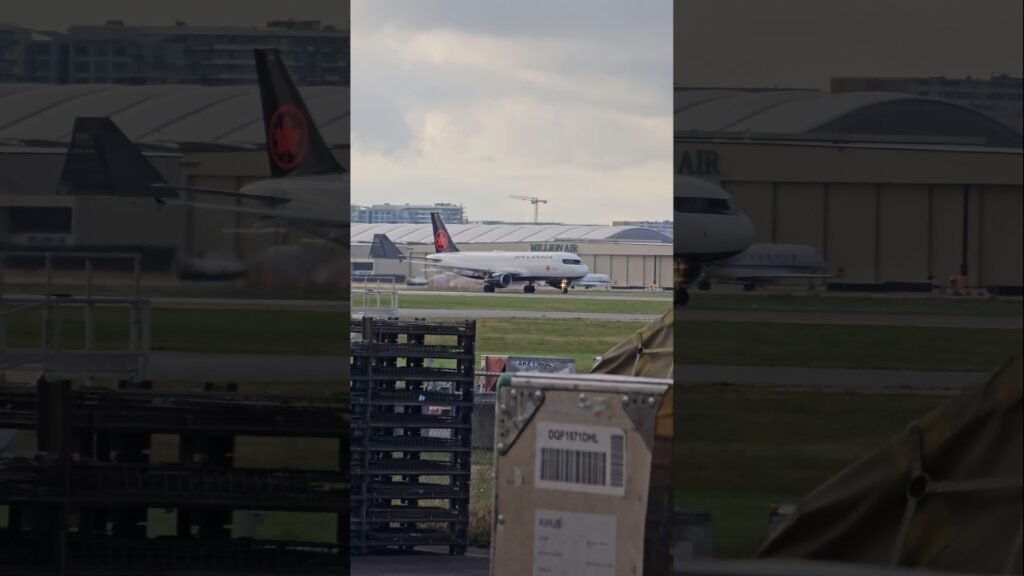 Air canada, is back in the sky from their strike#aircanada #yvr