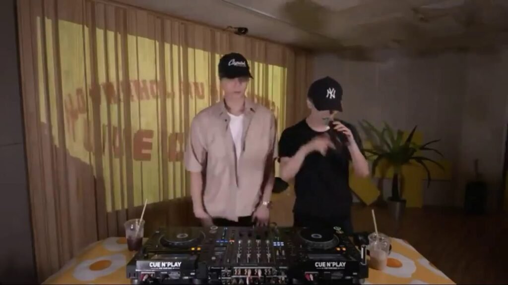 Mark - qtah live performance (dj johnny sunnysideup live)